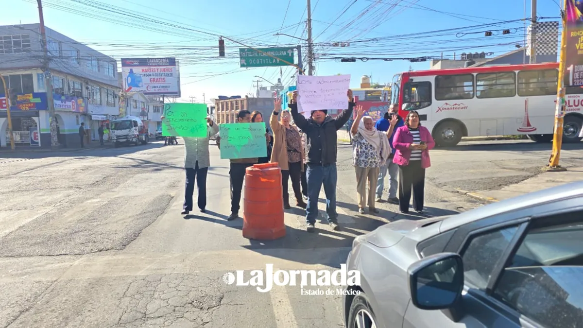 Los manifestantes solicitan un incremento del 10% al aumento salarial.