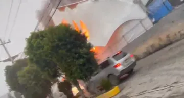 Incendio en Bazar Navideño de Teoloyucan