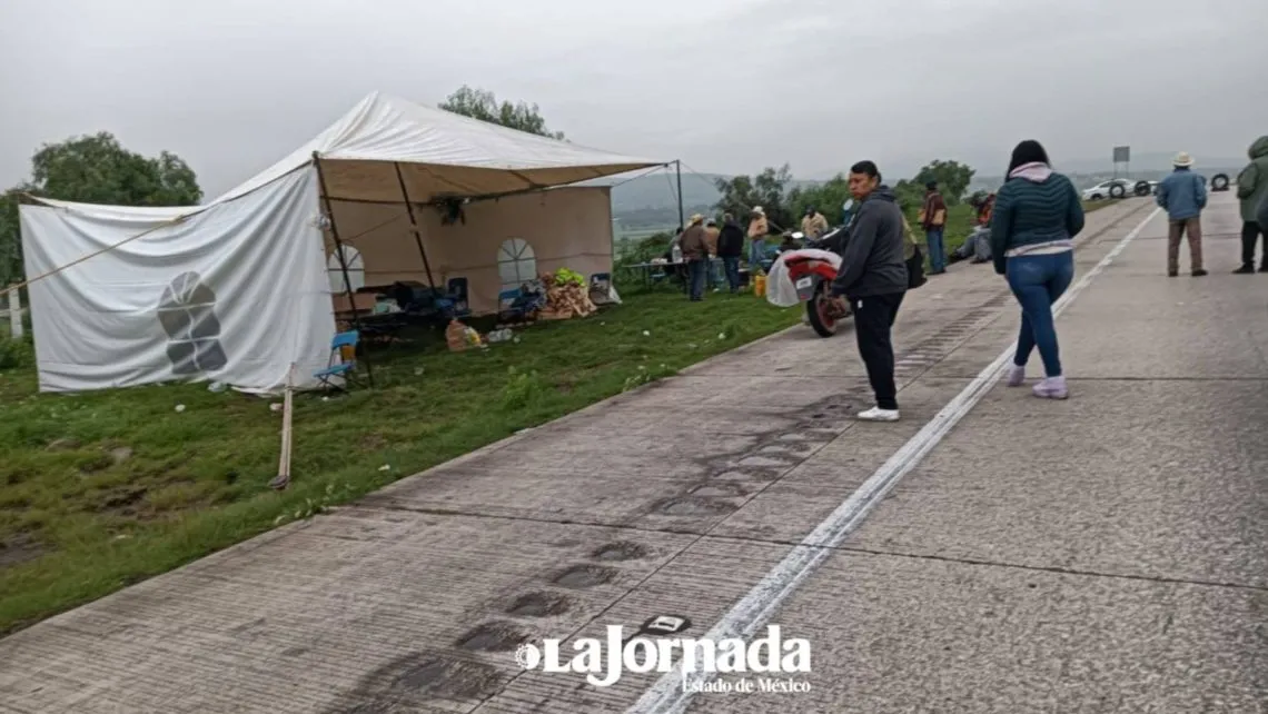 Se mantiene bloqueo de ejidatarios en el Arco Norte