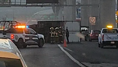 Vuelca camión en la México–Toluca y provoca caos vial rumbo a CDMX.