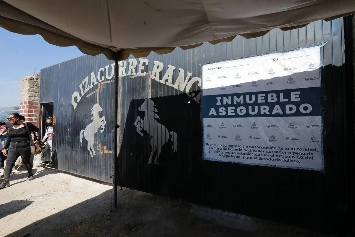 En esa ocasión, se liberó a dos personas plagiadas y se rescató el cuerpo de un hombre asesinado que estaba emplayado con plástico.