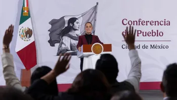 Sheinbaum informó que sostuvo conversaciones con Trump y Carney sobre las negociaciones del T-MEC durante la final del Mundial 2026 y confirmó que este lunes continúan los diálogos comerciales.