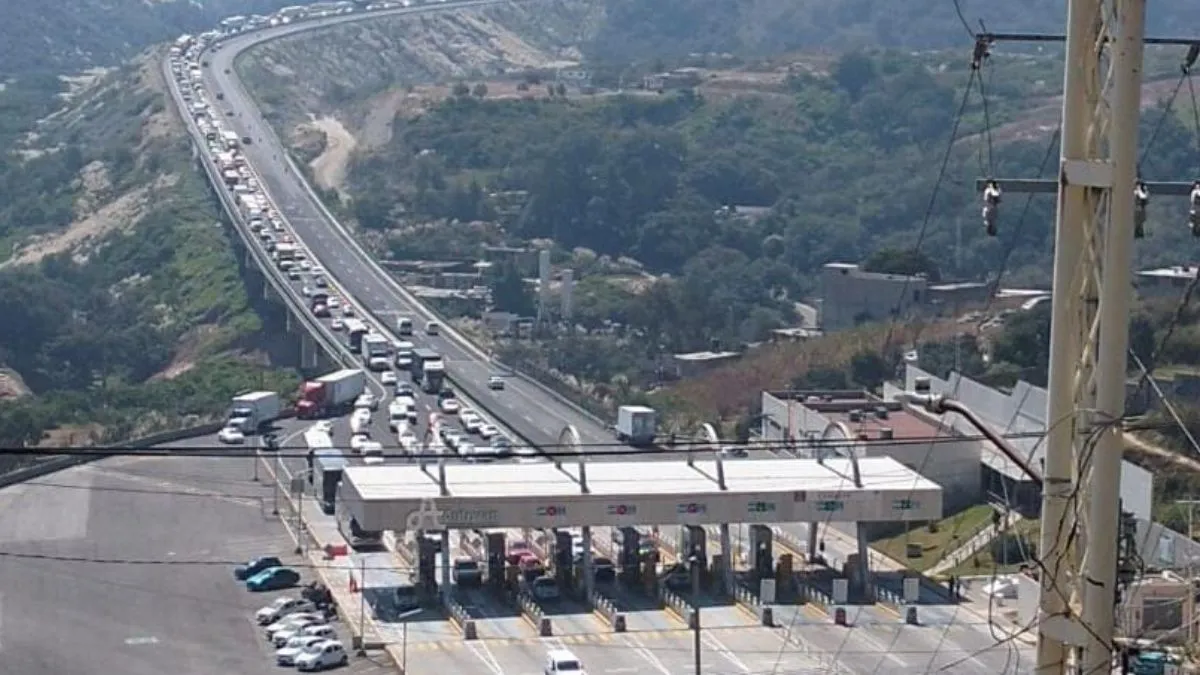 Toluca-Naucalpan colapsada tras manifestaciones en Tollocan y Toluca-Mexico