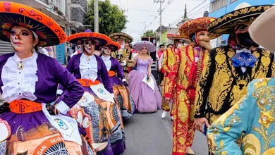 Confección de trajes de charro de carnaval en Chimalhuacán