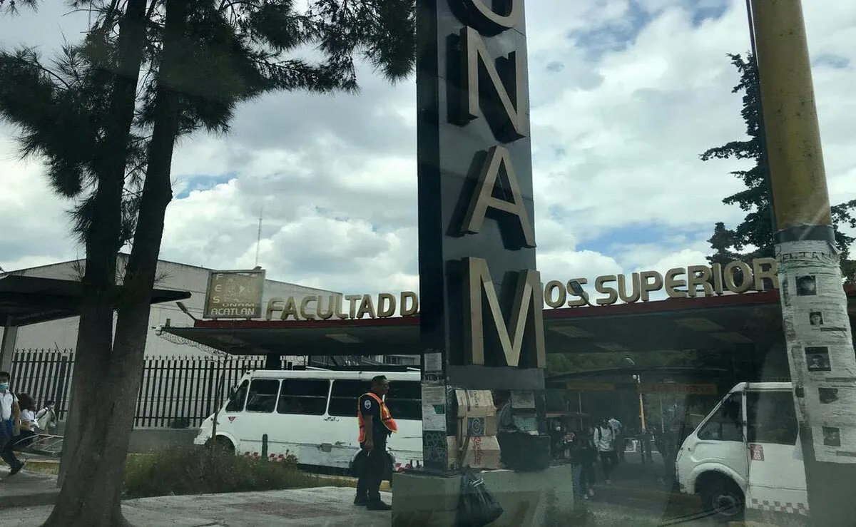El estudiante Alejandro "N" fue trasladado de emergencia al hospital de Traumatología del IMSS, donde se reporta en estado de coma.