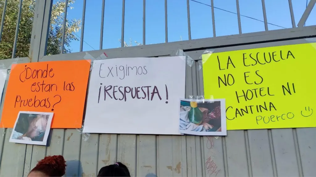 Padres de familia protestan tras hallar preservativos y licor en escuela de Ameyalco en Lerma