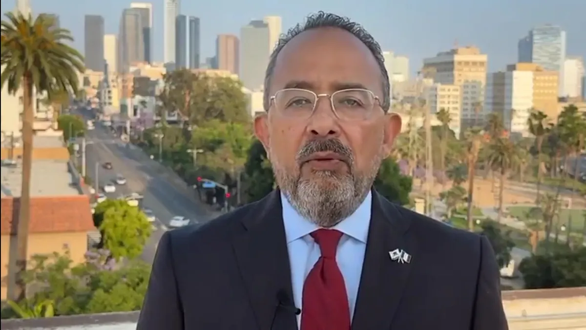 Consulado de México en LA pide calma ante operativos migratorios