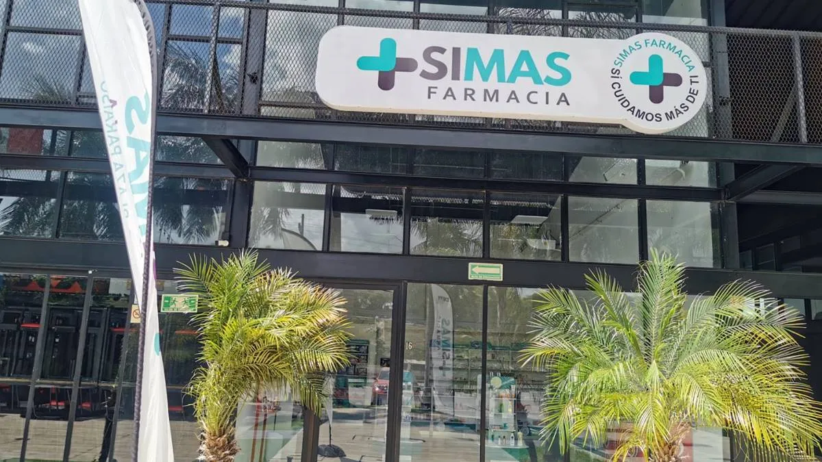 Familias denuncian fraude en franquicias de Simas Farmacias