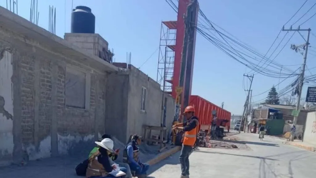Colocación de puente peatonal es aplazada en Tultepec