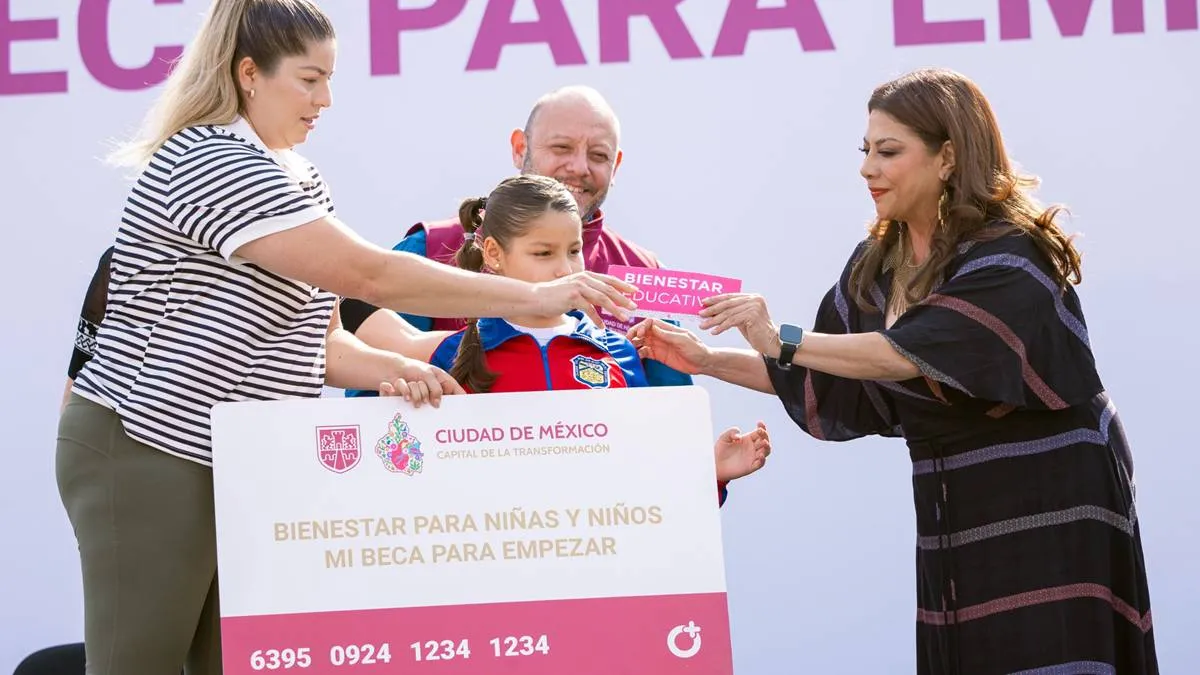 Entregan Mi beca para empezar en la Ciudad de México