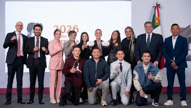 Guantes conmemorativos marcan el inicio del programa nacional Boxeando por la Paz.