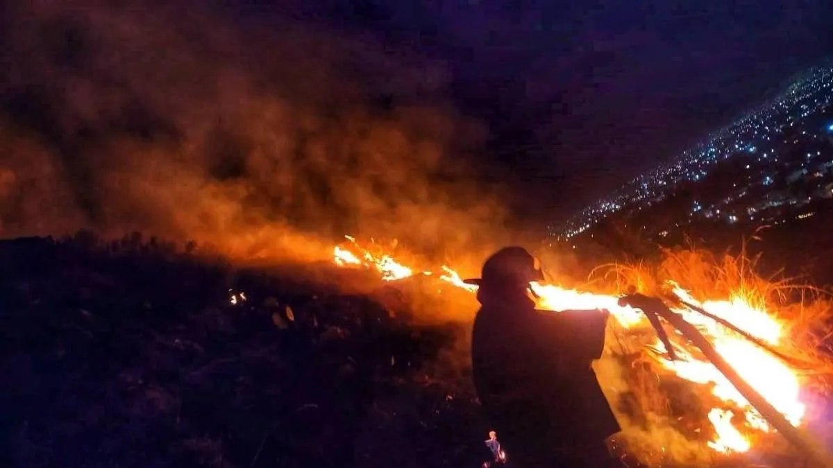 Saldo blanco en incendio de pastizal en Santa Cruz Atzcapotzaltongo