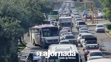 Estudiantes de IUEM se manifiestan, cierran carretera