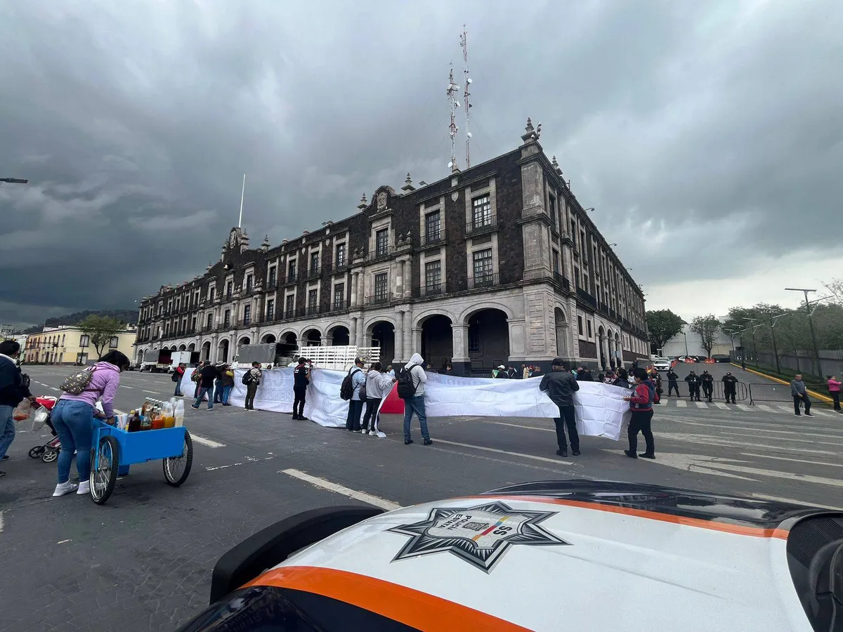 Elementos de CUSAEM protestan por falta de garantías jurídica y laborales