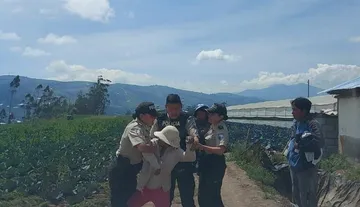 (VIDEO) Captan a mujer agrediendo a su hijo en Ecuador, ya fue detenida