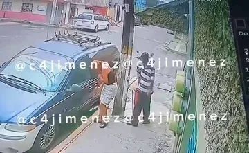 Dicho material que se encuentra ya circulando en redes sociales, ha causado indignación, debido a que una vecina del municipio del Estado de México corrió peligro. Foto: Captura