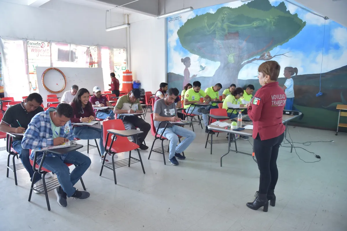 Ecatepec capacita a conductores de transporte escolar para prevenir accidentes