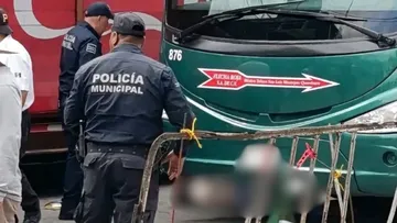 Autobús de Flecha Roja arrolla a joven en Temoaya