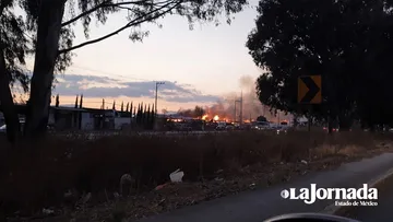 Video: Se incendia bodega de cartón en Chalco