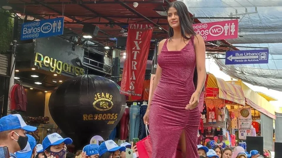 Promueven la fabricación de ropa en Chiconcuac con pasarela de moda