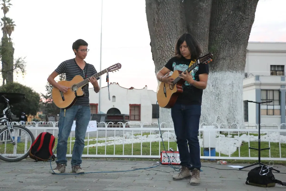“Azul y Guerra”, lleva música tradicional a Ecatepec