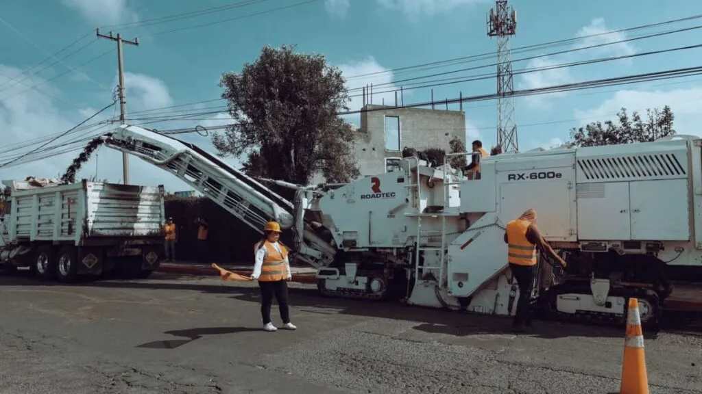 Fulminante acción contra baches inicia Metepec en avenida principal