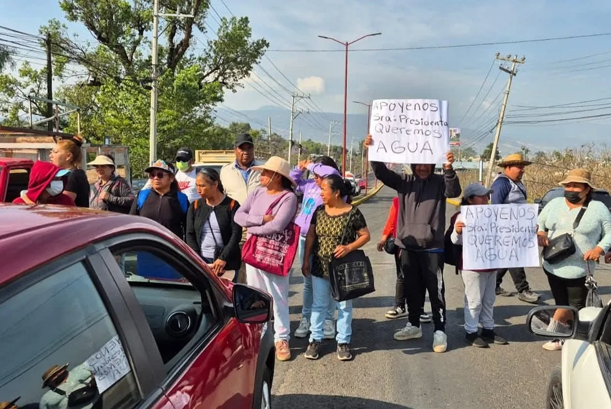 Habitantes bloquean la Chalco-Mixquic, exigen agua