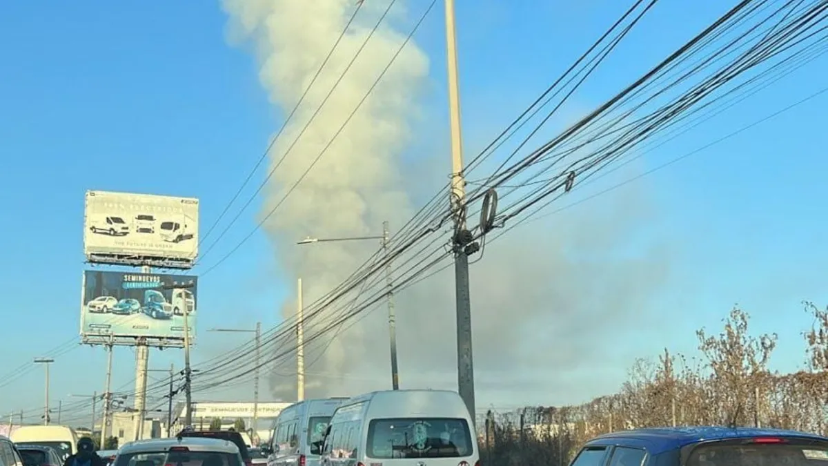 ¡Reportan incendio en bodega de Tultepec!