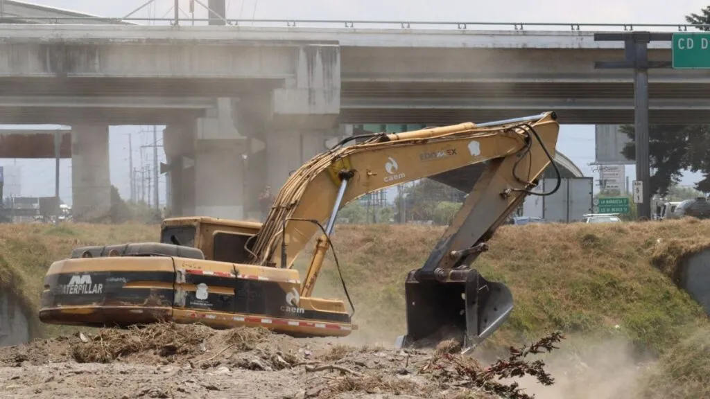 CAEM retira más de mil toneladas de azolve en canal de San Mateo Atenco