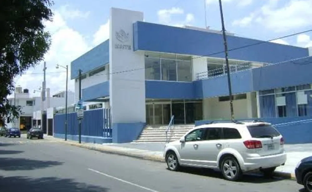Maltrato de instituciones públicas