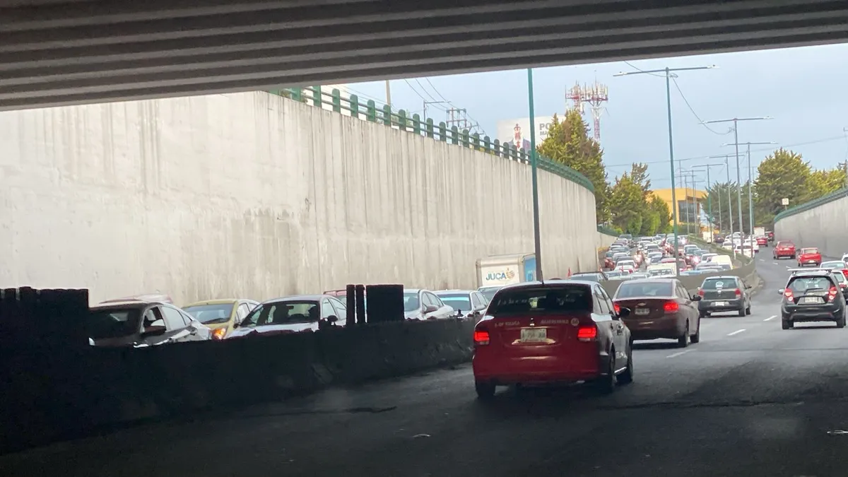 Cerrado Paseo Tollocan con dirección a CDMX