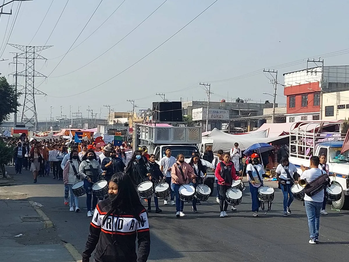 Escuelas de Chimalhuacán claman por seguridad y reparación de vialidades