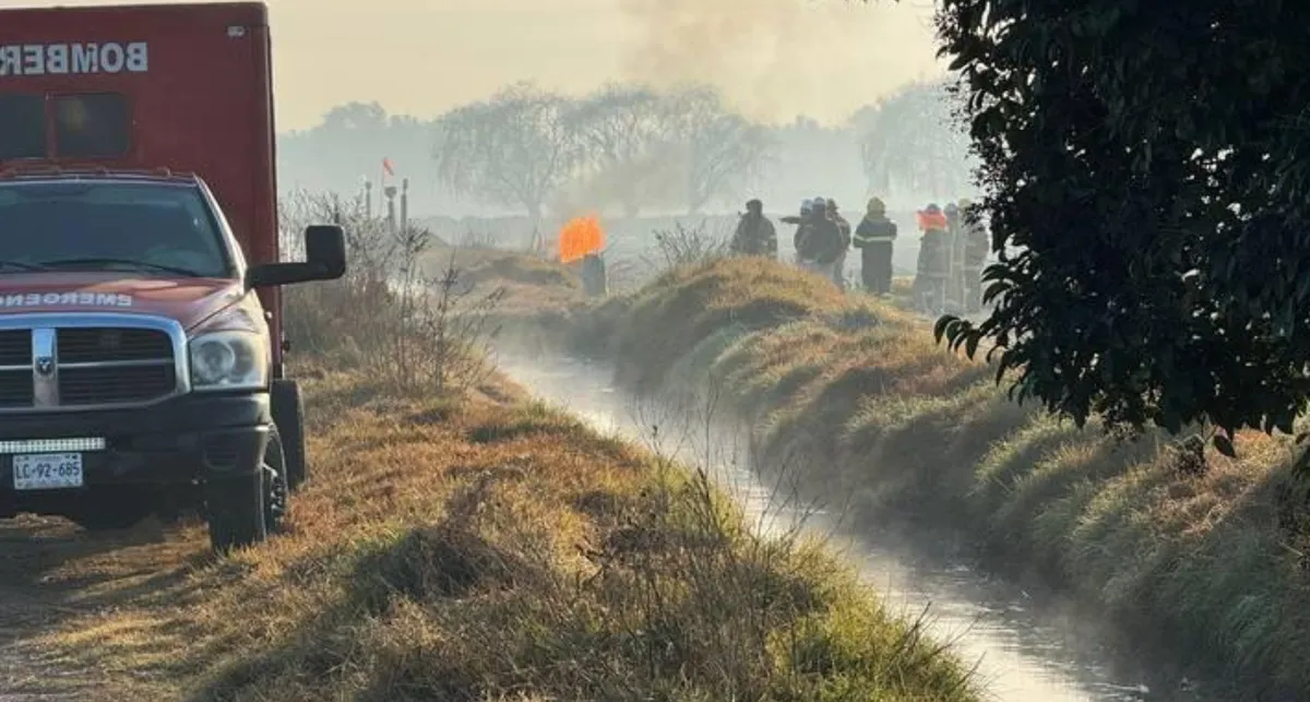 Nextlalpan: Incendio por toma clandestina moviliza a los servicios de emergencia