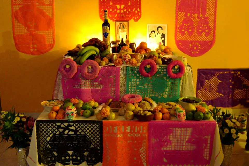 Elementos que no pueden faltar en una ofrenda prehispánica de Día de Muertos