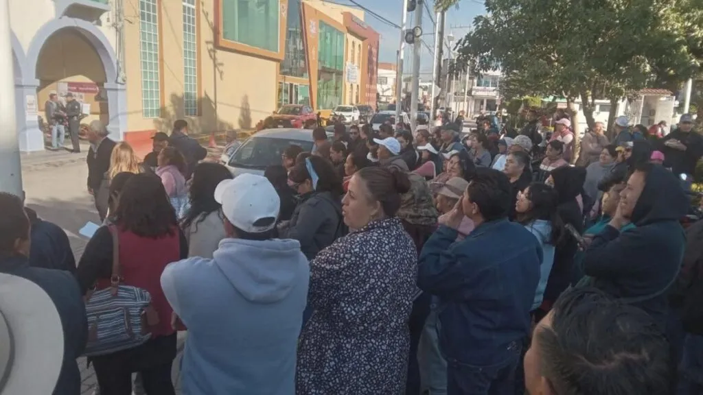 Vecinos de Chicoloapan marcharon para exigir servicios