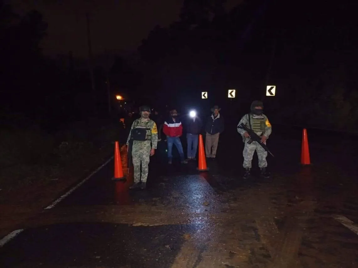 Deslave en la carretera Tenango del Valle-Tenancingo provoca la caída de árboles