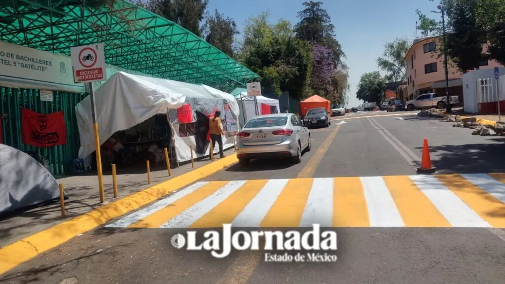 Maestros en huelga y alumnos sin clases en el Colegio de Bachilleres Tlalnepantla