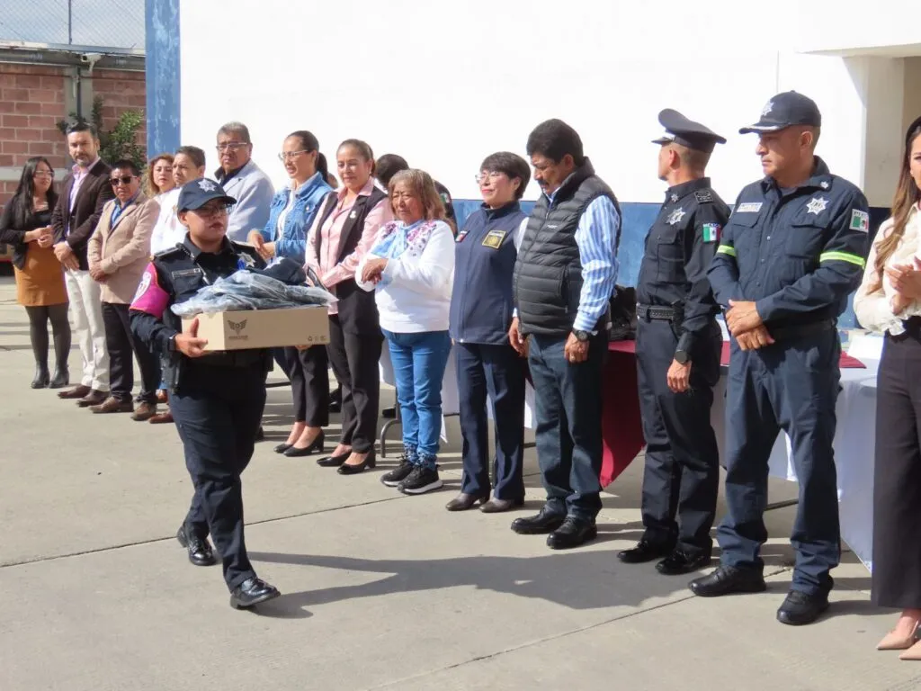 Gobierno de Texcoco entregó uniformes a 420 elementos de seguridad pública y movilidad