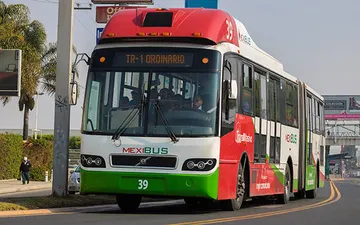 La Secretaría de Movilidad del Estado de México (Semov) informó que desde el 1 de julio, los más de 500 mil usuarios de dichos sistemas de transporte podrán realizar sus cambios de estación en 11 puntos de transferencia que conectan a esta red de transporte, y esto sin pagar una tarifa adicional. Foto: La Jornada