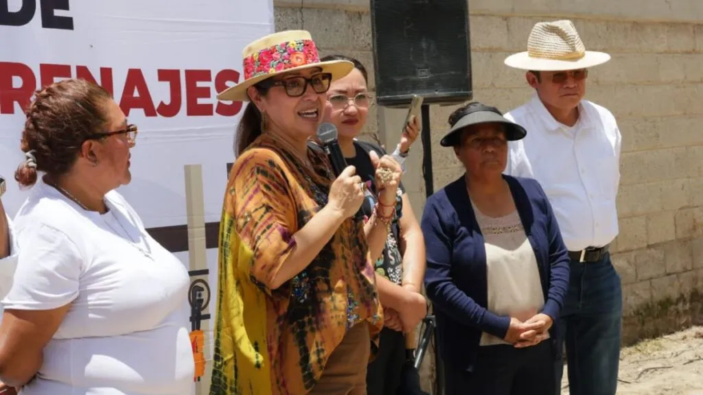 Llevan repavimentaciones, drenaje y agua potable a calles de la colonia Ejido de Santa María Tulpetlac