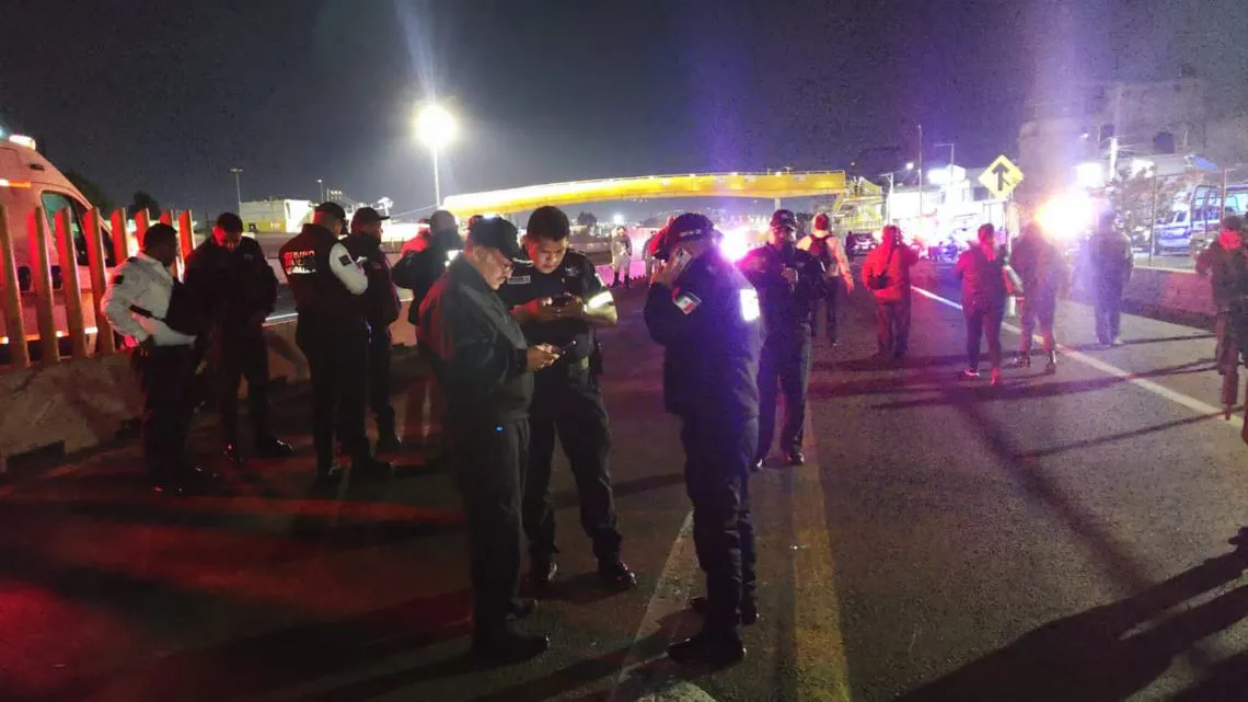 Vecinos de Ixtapaluca cierran autopista México Puebla, exigen seguridad