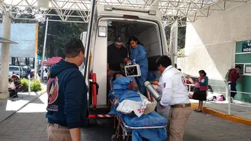 Toluca: Joven da a luz a bordo de un taxi, lograron reanimar al bebé