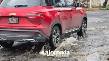 Toluca: Denuncian seis años sin bacheo en calle del centro