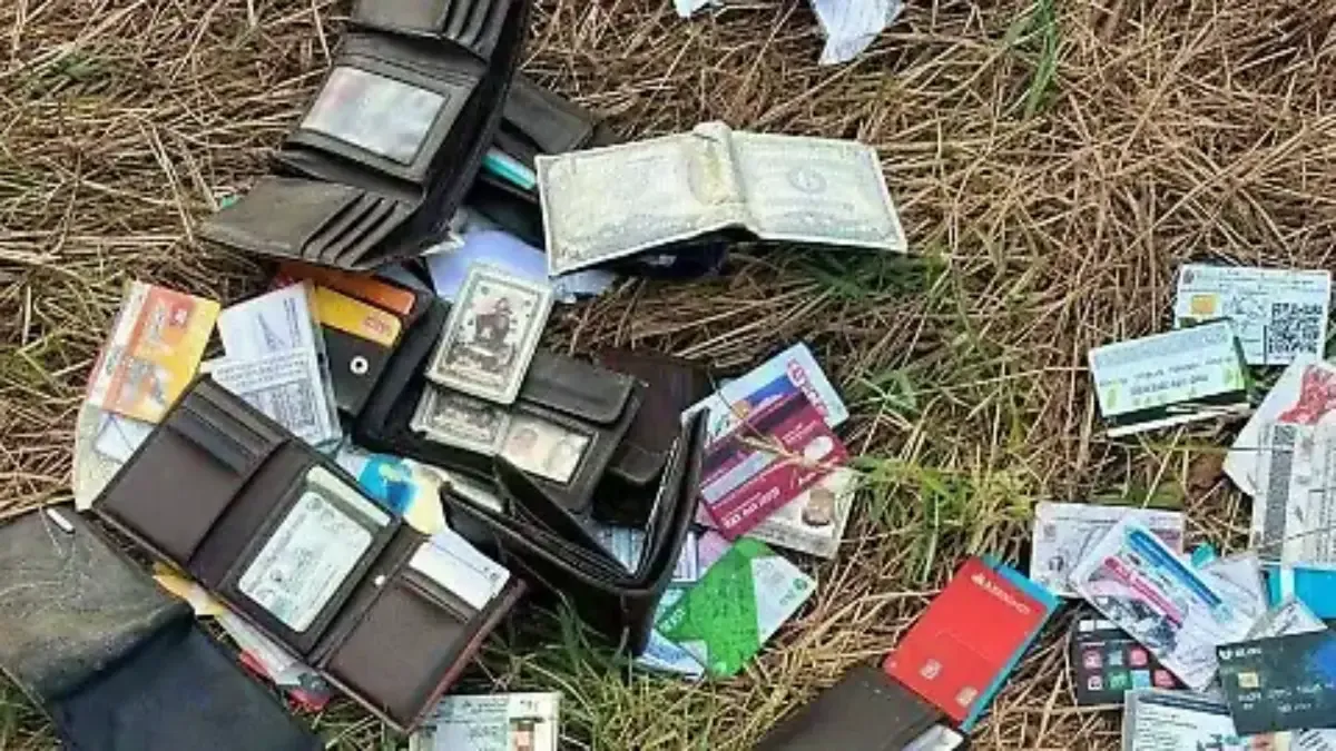 Credenciales de mexiquenses son hallazadas en carretera a Mazatlán