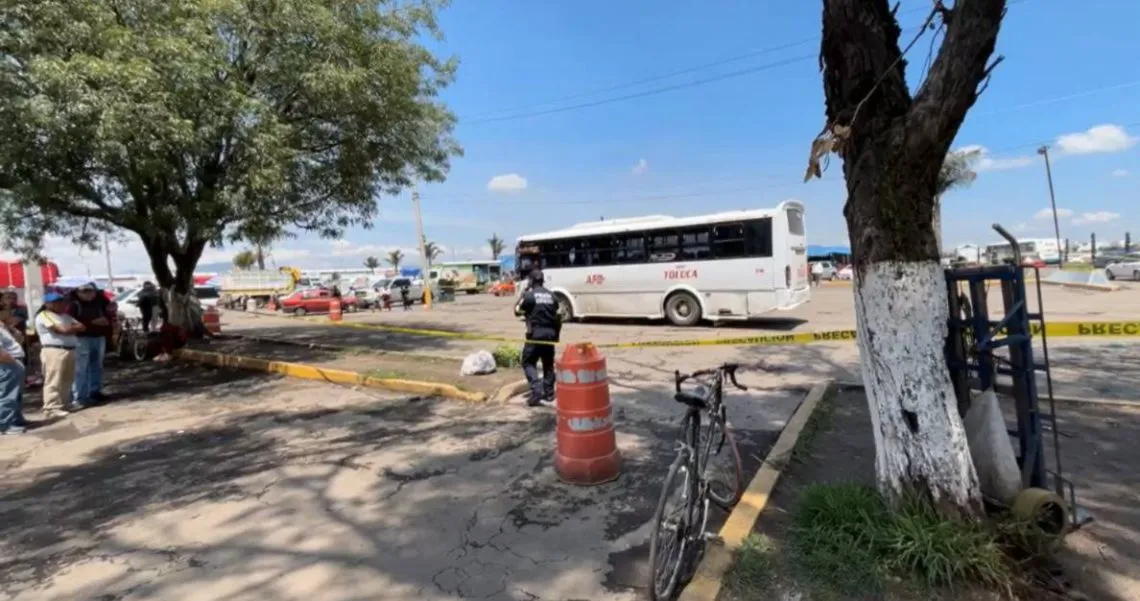Camión arrolla a peatón en la Central de Abastos de Toluca