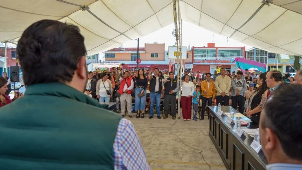 Adolfo Solís refuerza diálogo con la población durante Cabildo abierto