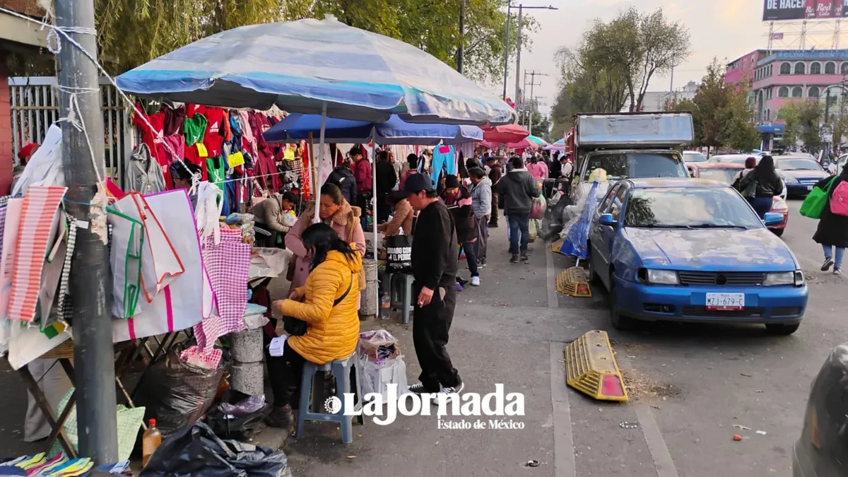 Ciclovía de Isidro Fabela tomada por ambulantaje