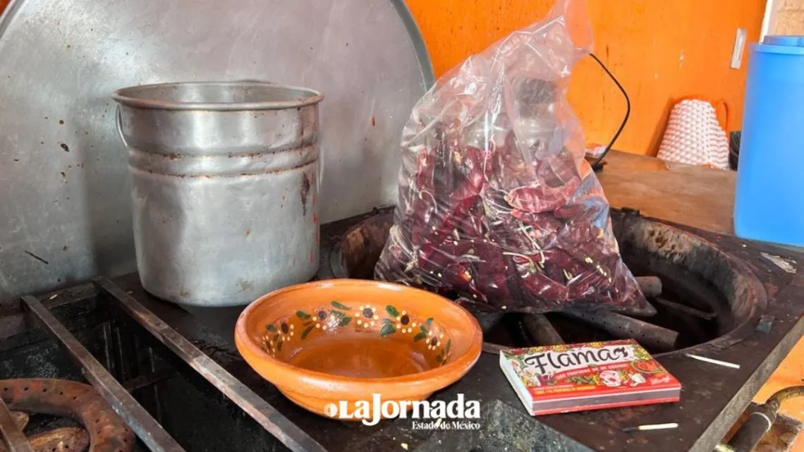 Con comedor comunitario, Miriam apoya a vecinos en Toluca