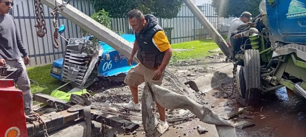 Servicio eléctrico en El Trébol, Tepotzotlán queda restablecido tras accidente