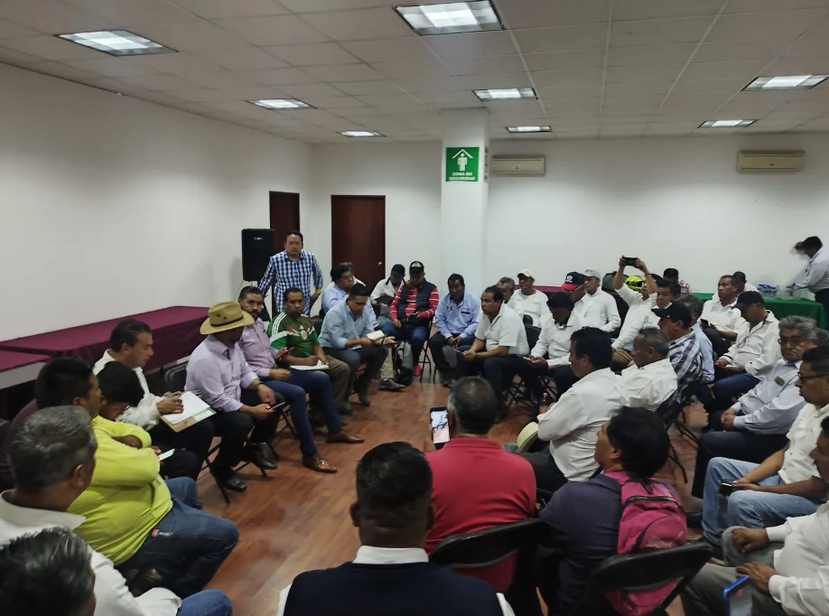 Toluca: Semov logra acuerdos con taxistas que bloquearon Tollocan